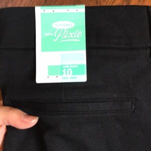 Black old navy pixie ankle length pants NWT!!
